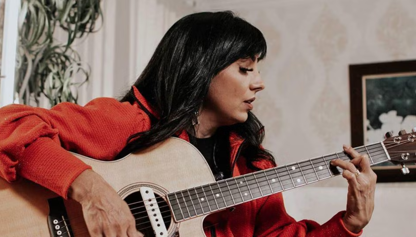 Eyshila canta composição de Delino Marçal